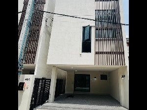 ให้เช่าทาวน์โฮม 3 ชั้นสไตล์โมเดิร์น Oak House สุขุมวิท 101-1 ใกล้ BTS อุดมสุข & True Digital Park