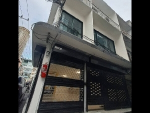 ให้เช่าอาคารพาณิชย์ 3 ชั้นหลังมุม พร้อมดาดฟ้า รีโนเวทใหม่ทั้งหลัง  สาทร 11 แยก 3 ใกล้อัสสัมชัญ ประถม 350 ม. ** เลี้ยงสัตว์ได้