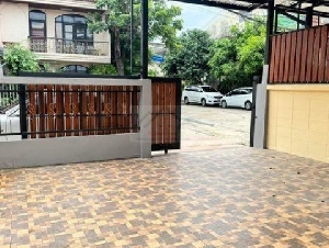 HS 2004 ให้เช่าบ้าน 2 ชั้น ติดตลาดบองมาร์เช่ 76 ตรว. 3 ห้องนอน สินพัฒนาธานี ถนนประชานิเวศน์ 1 ประชาชื่น