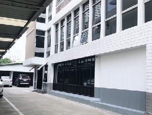 Office อาคารพลอยมิตร สวยที่สุดในย่าน -