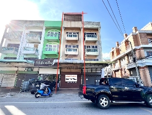 อาคารพาณิชย์ 5 ชั้น หมู่บ้านกาญจนาลักษณ์ 4 ปากซอยวัดพระเงิน นนทบุรี (สภาพดี)