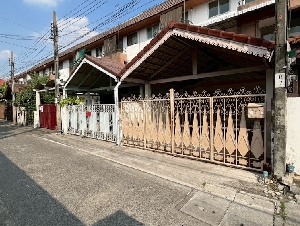 ให้เช่าทาวน์โฮม 3 ชั้น สนามบินน้ำ (ตรงข้ามแม็คโครสนามบินน้ำ) ซอยนนทบุรี 32  ต.ท่าทราย อ.เมืองนนบุรี ห่างปากซอย 70 เมตร