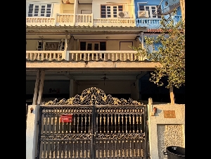 ให้เช่าทาวเฮ้าส์ 3 ชั้น หมู่บ้าน สินทวีแกรนด์วิลเลจน์ ใกล้ห้างเซ็นทรัลพระราม2 พร้อมอยู่ โทร 081-8218151