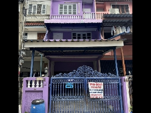 ให้เช่าทาวเฮ้าส์ 3 ชั้น พร้อมอยู่ หมู่บ้าน สินทวีแกรนด์วิลเลจน์ ใกล้ห้างเซ็นทรัล,บิ๊กซี พระราม2 โทร 081-8218151